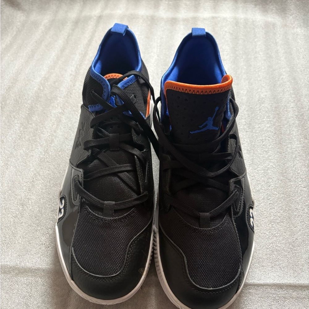 Jordan Men's Black and Blue Sneakers